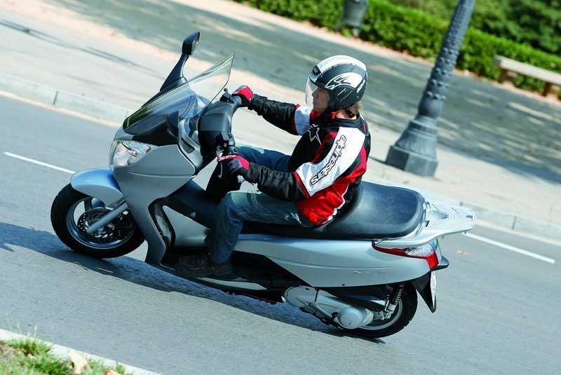 Honda S-Wing 125: Le scooter 125 de luxe