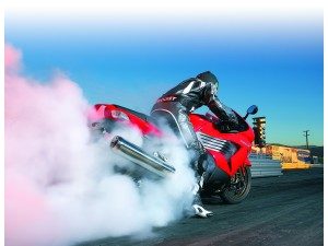 You are currently viewing Kawasaki ZZR 1400: Une prédatrice solitaire