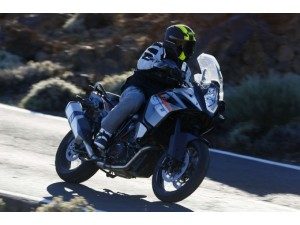 ktm-1190-adventure-a-toute-vitesse-ktm-1190-advent_fi_31834-1