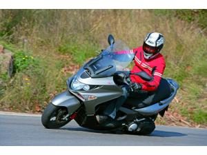 kymco-xciting-500r-maxiscooter-con-r_fi_7545
